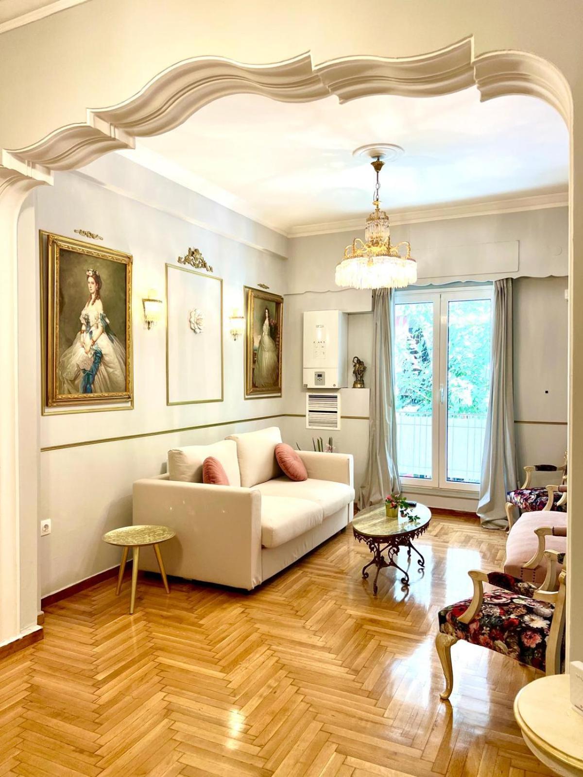 Charming Mini-palace In Colorful Exarhia Area Atene